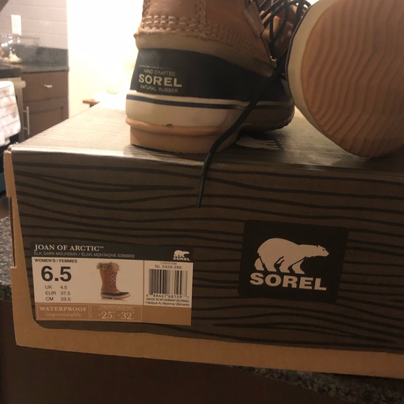 SOREL Joan Of Arctic Boots - Picture 4 of 6